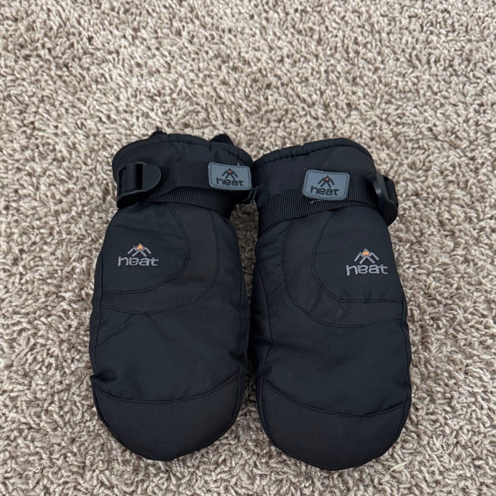 Cozy Black Winter Mittens